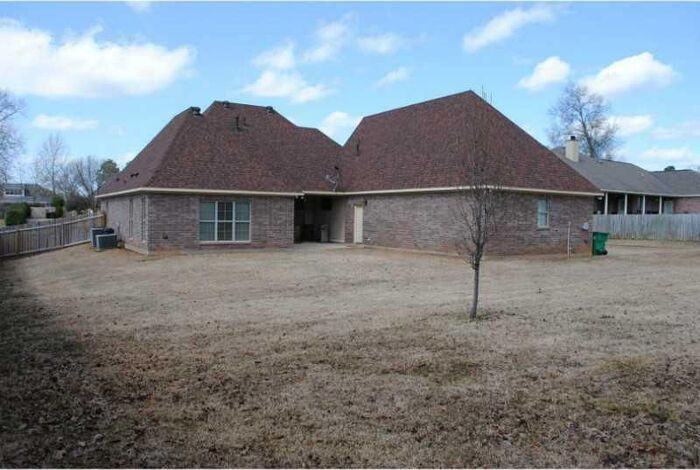 2113 Forest Hills Blvd - Photo 3 of 50