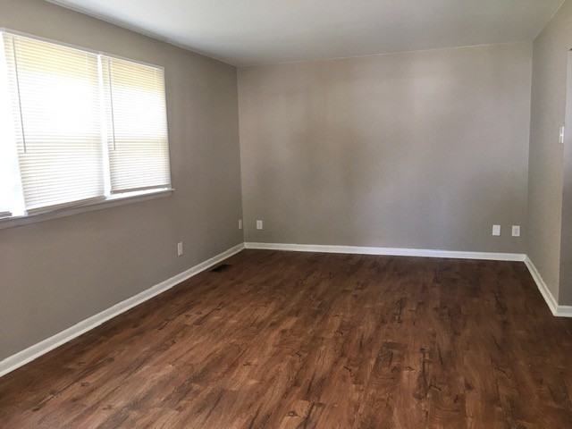 4720 Hamburg Avenue - Photo 2 of 10