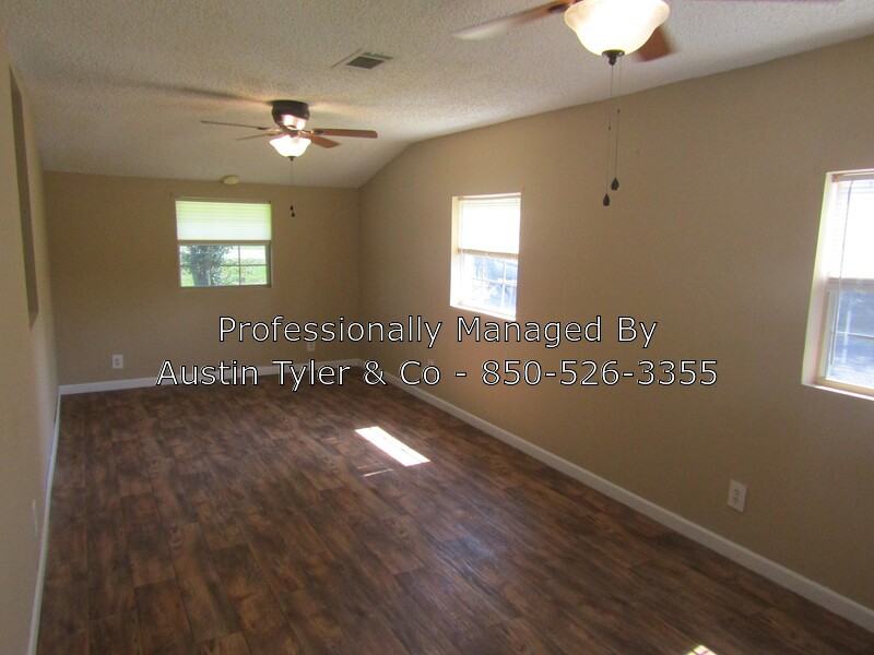 3891 Old Cottondale Rd - Photo 2 of 10