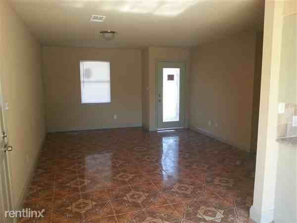 1090 Grant St - Photo 2 of 5
