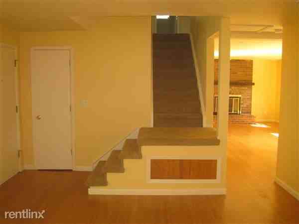 4286 Redwood Ct - Photo 3 of 10