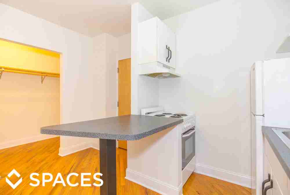 840 W Montrose Ave - Photo 3 of 7