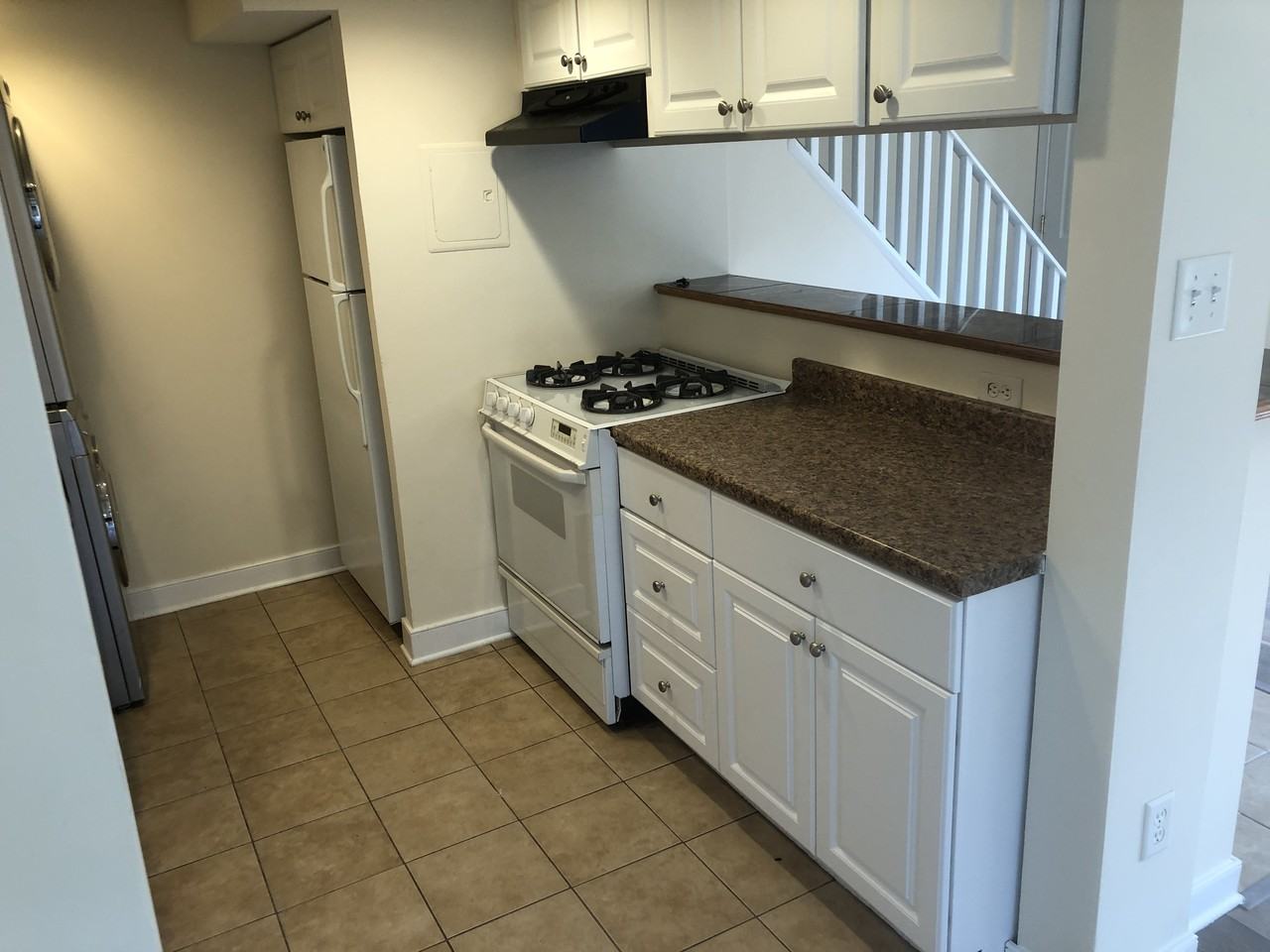 47 King Henry Cir - Photo 2 of 15