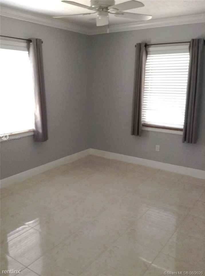 3035 Sw 27th Ter - Photo 3 of 14