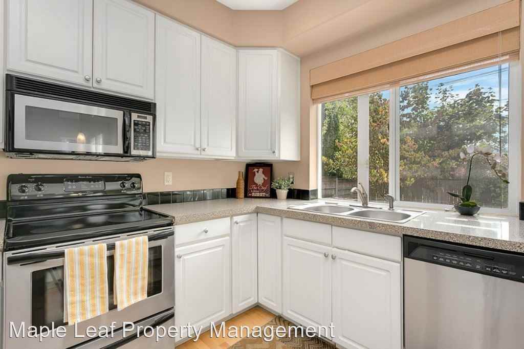 4615 Ne 5th St - Photo 2 of 25