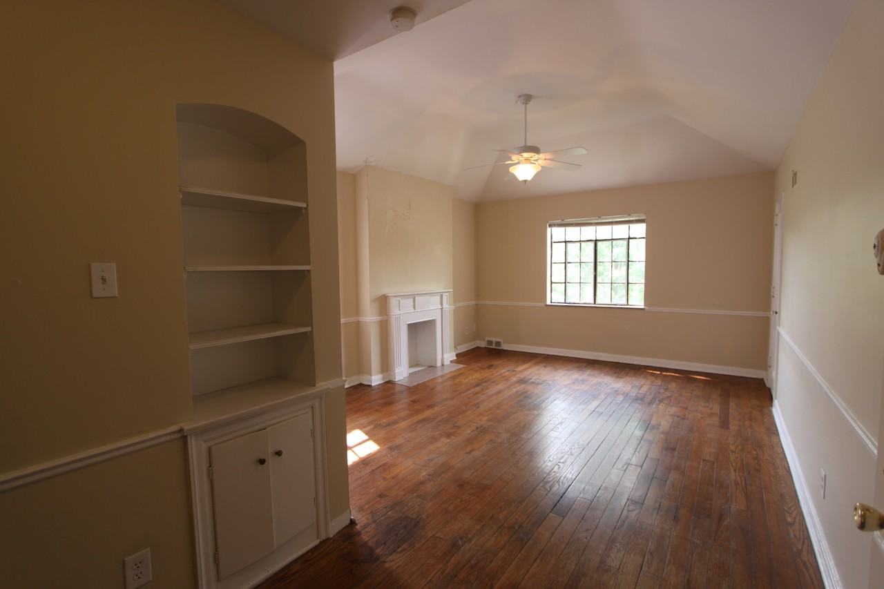 1096 Bryden Rd - Photo 3 of 6