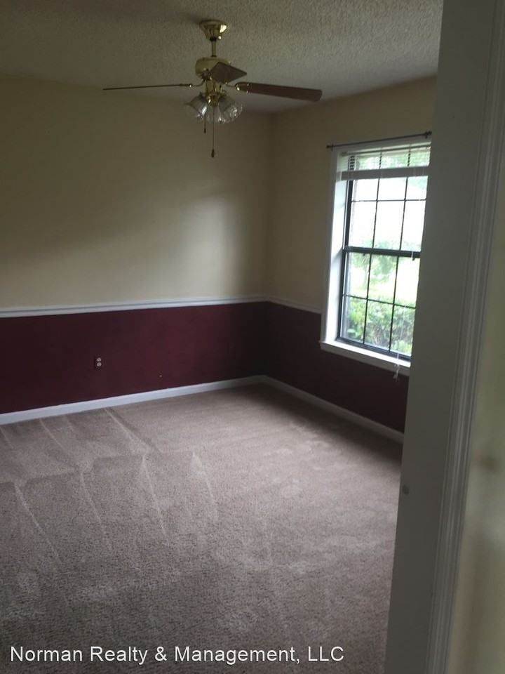 921 Willowbrook Dr - Photo 3 of 15