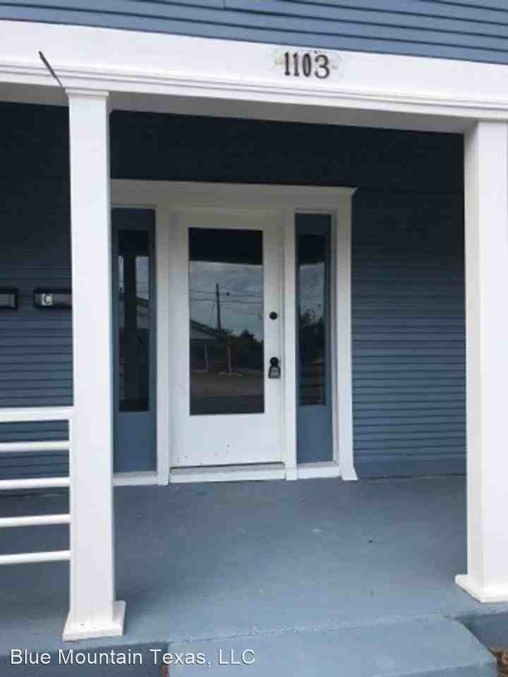 1103 E. Moore - Photo 2 of 10