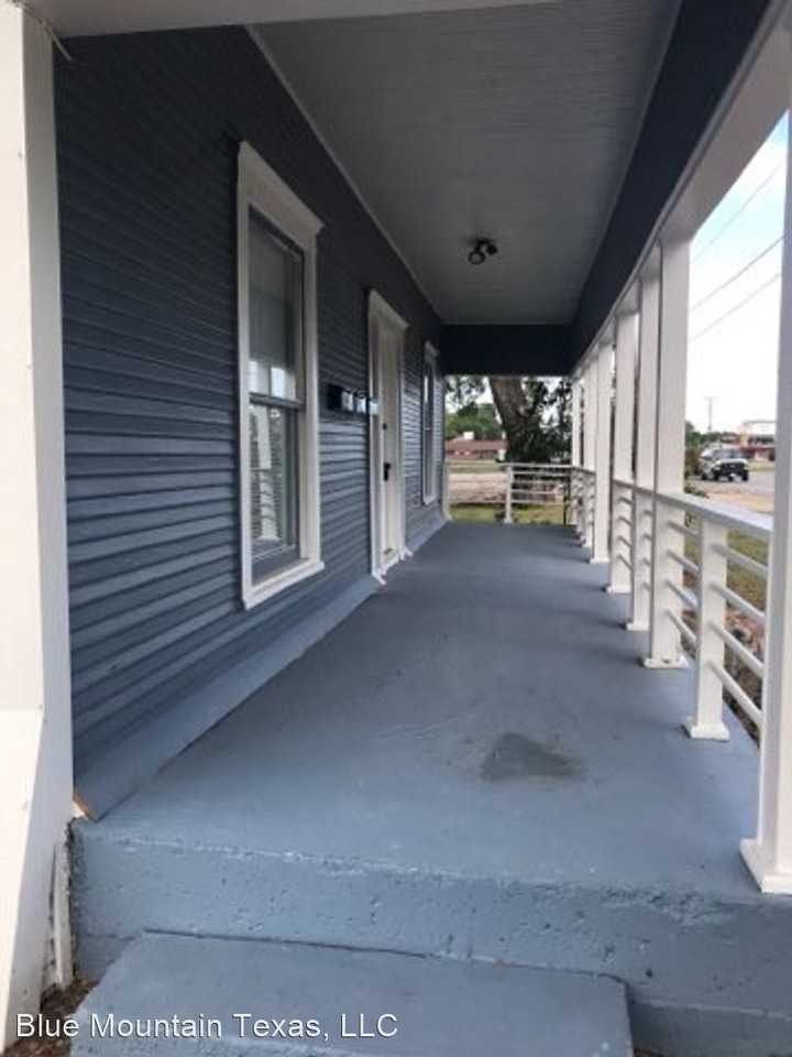 1103 E. Moore - Photo 3 of 10