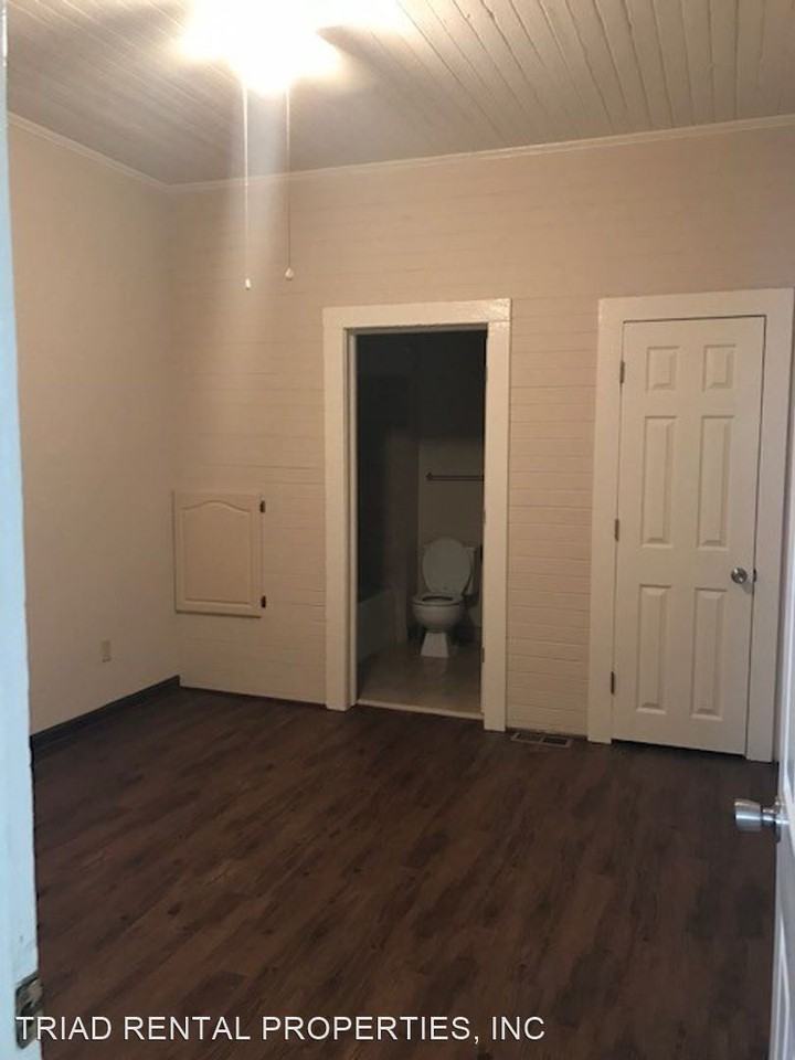 822/824 HIGH RIDGE ST. - Photo 3 of 9