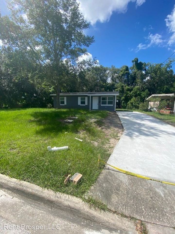 3034 Joe Louis Dr - Photo 2 of 34