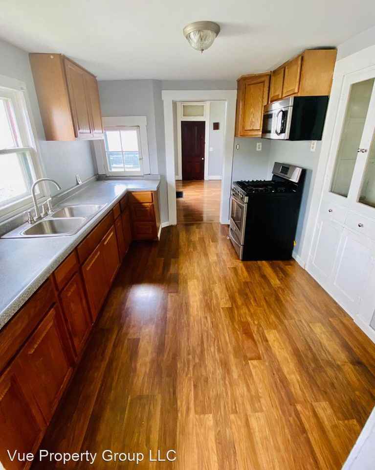 879 S Tompkins St - Photo 3 of 14