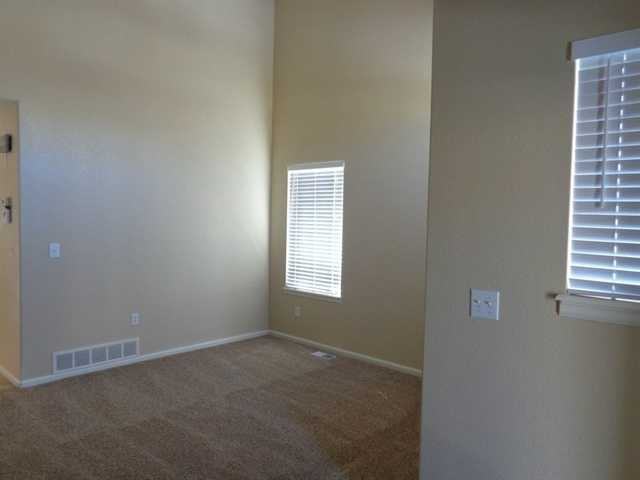13394 Elizabeth Ct - Photo 3 of 20