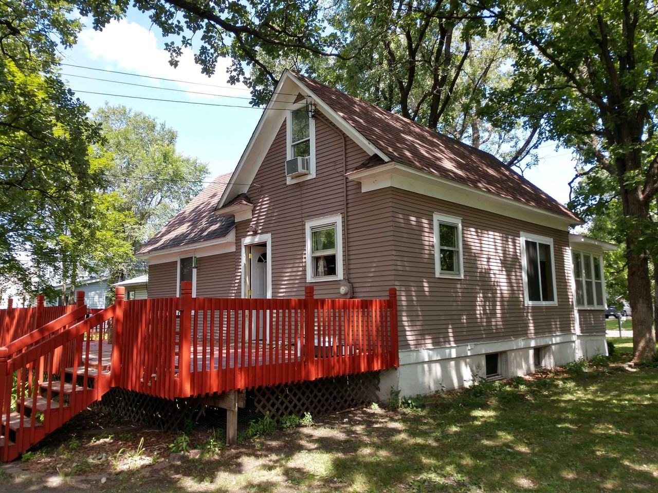 1227 9th Ave Se - Photo 3 of 16