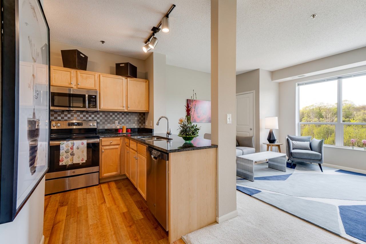 Riverview at Upper Landing - Photo 6 of 39