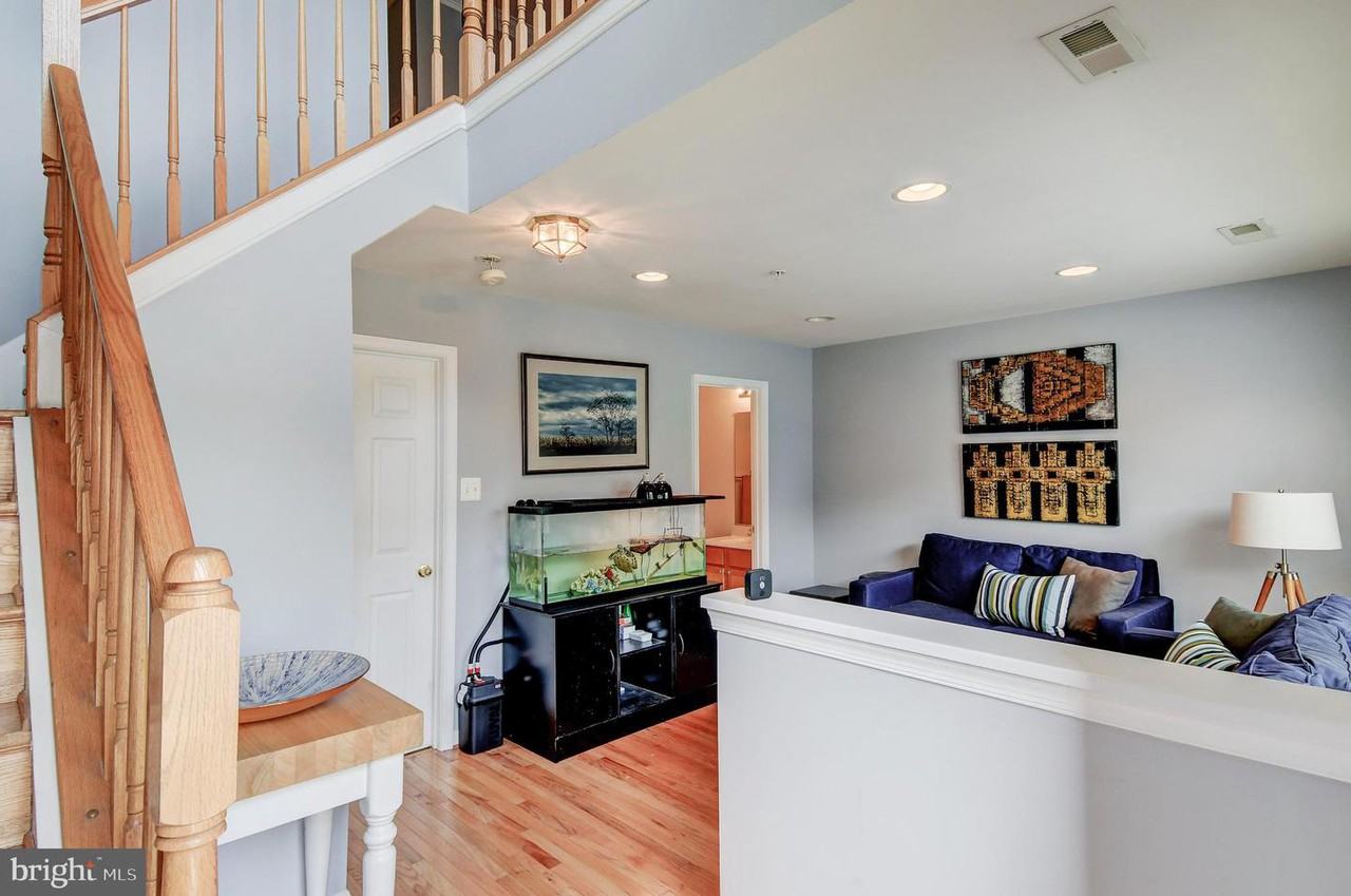 2084 Clipper Park Rd - Photo 2 of 36