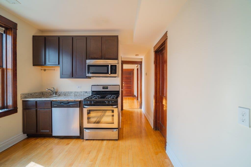 2144 W Shakespeare - Photo 3 of 30