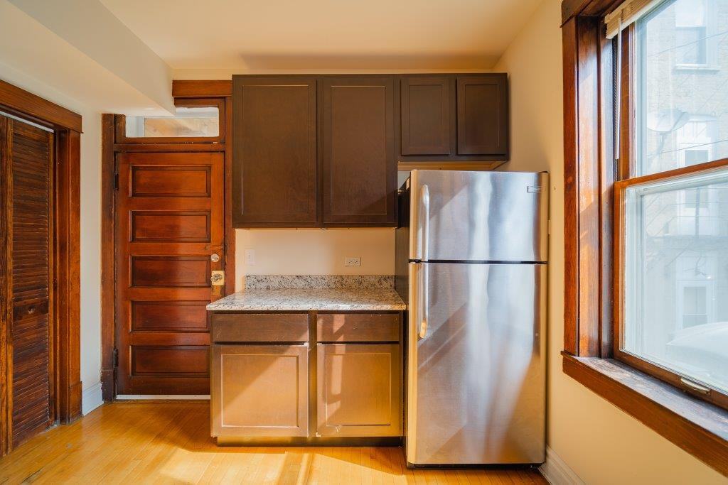 2144 W Shakespeare - Photo 2 of 30