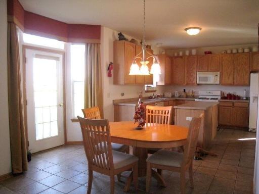 2102 Crosswind Ct - Photo 2 of 10