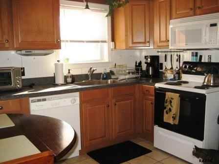 816 Moffett Ln - Photo 2 of 19