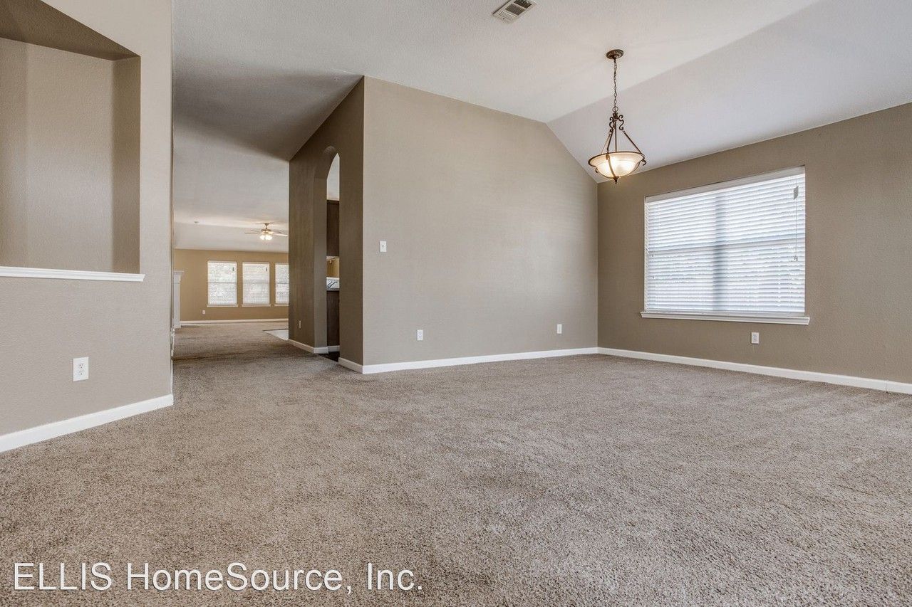 5940 Dustin Trl - Photo 3 of 12