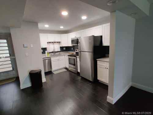 411 S Hollybrook Dr #207