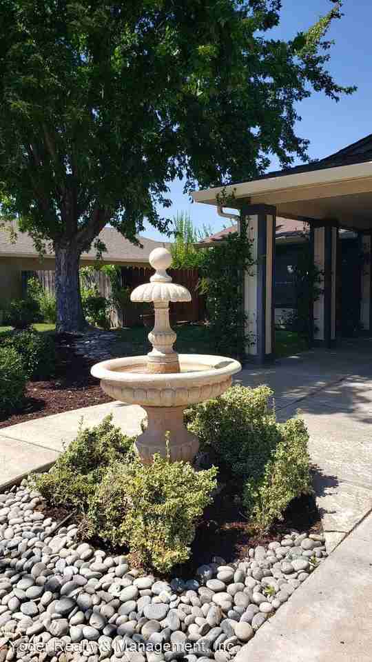 725 E Milgeo Ave - Photo 2 of 20