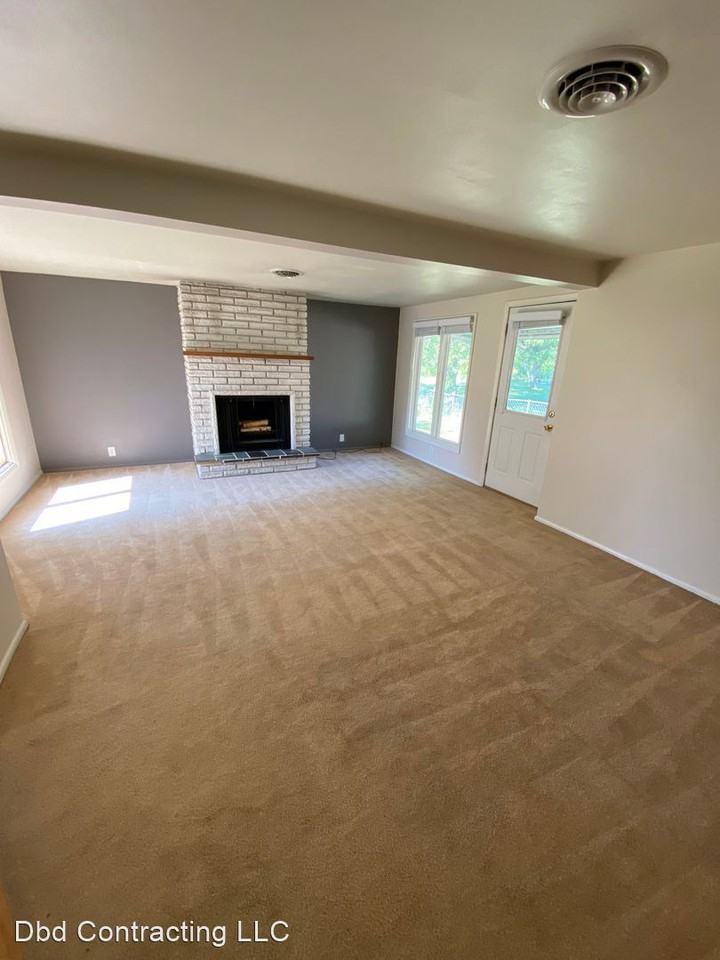 3333 Inwood Dr - Photo 2 of 9