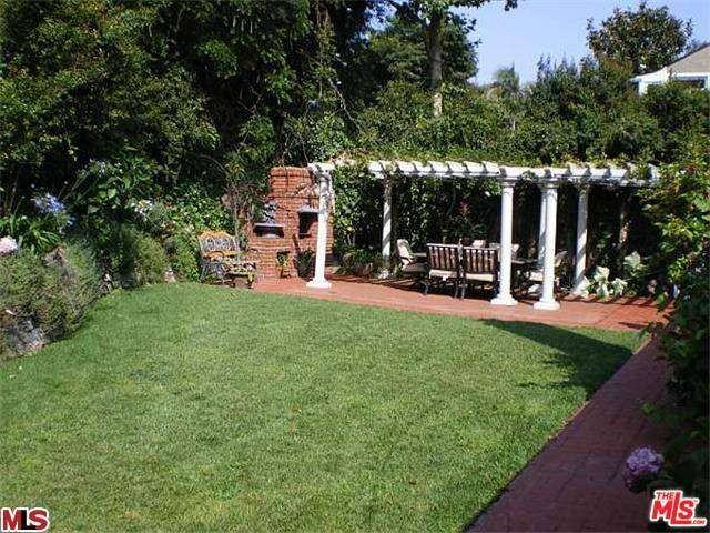 1527 Benedict Canyon Drive - Photo 2 of 8