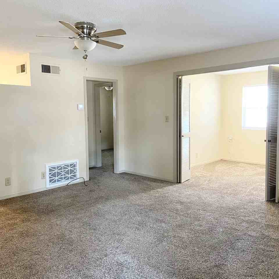 1427 E 38th Pl #D - Photo 3 of 15