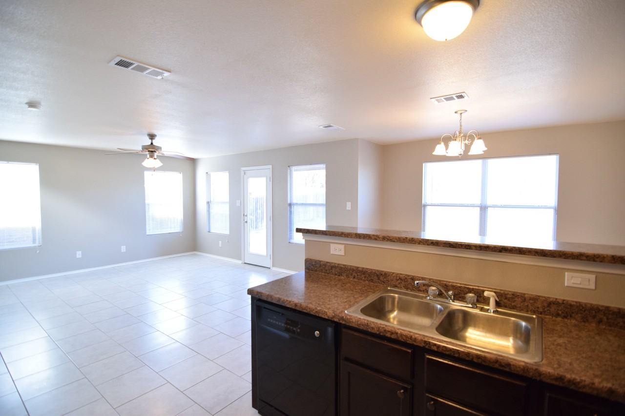 3309 Regency Dr - Photo 5 of 18