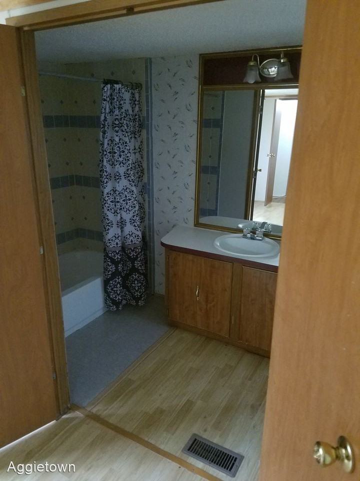 316 N Clay St - Photo 2 of 4