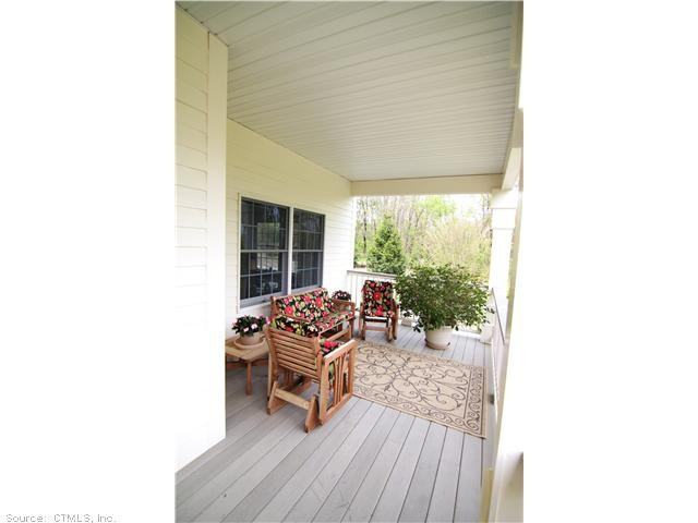 231 Matthew St - Photo 2 of 24