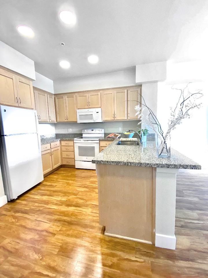 2000 Delaware - Photo 7 of 32