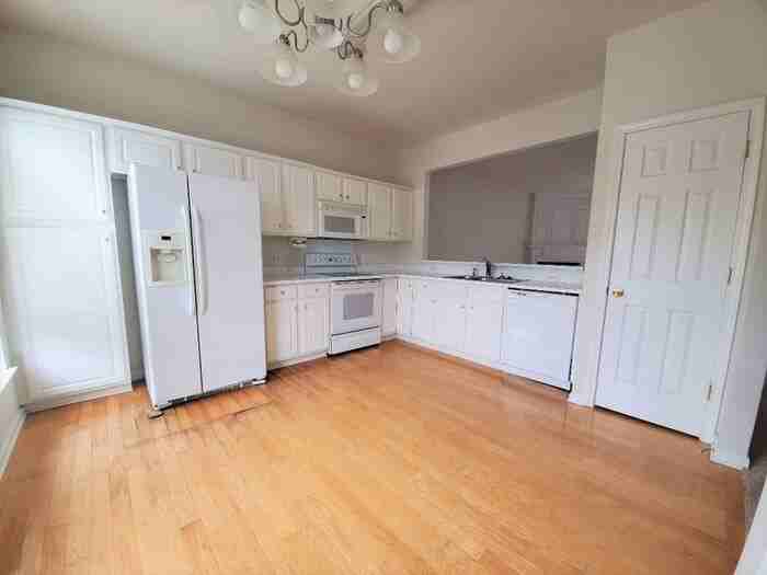 5474 Werburgh St - Photo 3 of 24