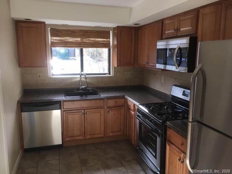 67 Cambridge Ct - Photo 2 of 15