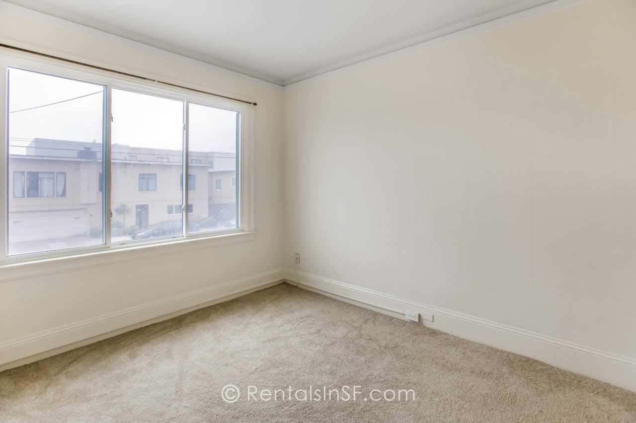 1718 48th Ave - Photo 3 of 10