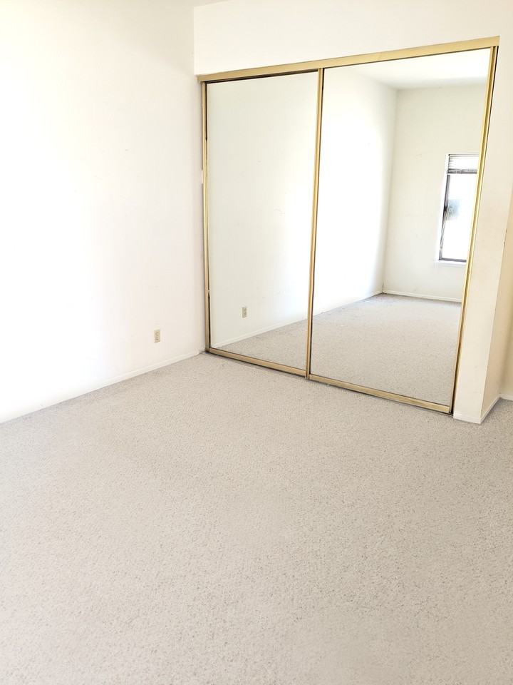 Spectacular, 2BR/2BA with parking, backyard and COMPLETELY SEPARATE