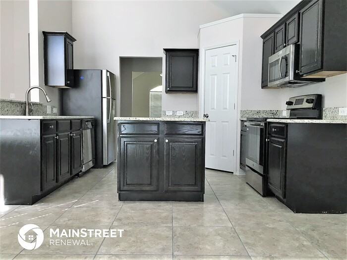 6503 Fairglen Dr - Photo 3 of 13