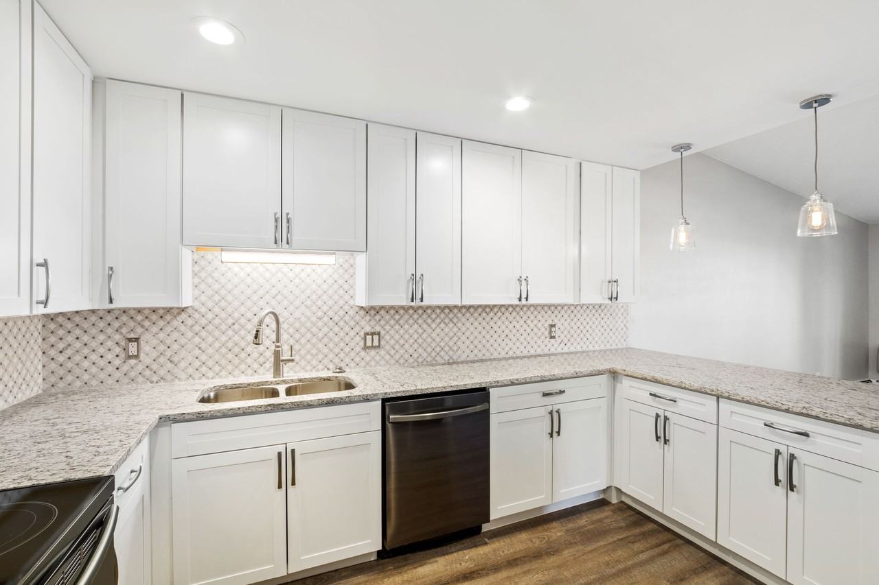 3164 South Wheeling Way #x411 - Photo 4 of 10