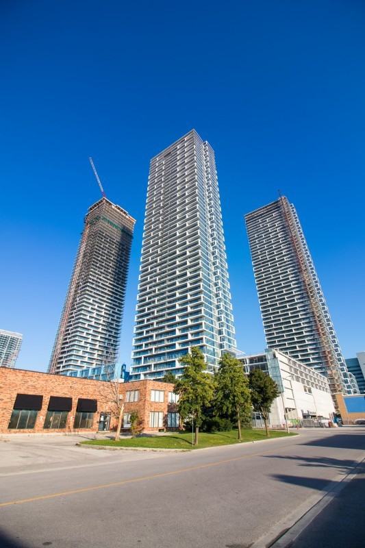 100 New Park Place Apartments - 100 New Park Pl, Vaughan, ON L4K 0J3 ...