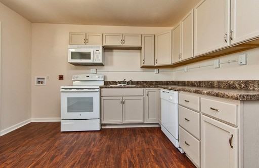 137 7th Ave Ct NE - Photo 2 of 13