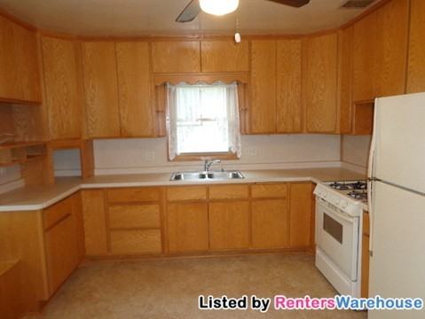 126 Riverside Dr NE - Photo 2 of 13