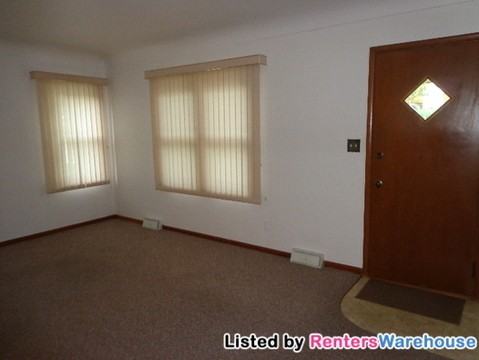 126 Riverside Dr NE - Photo 3 of 13