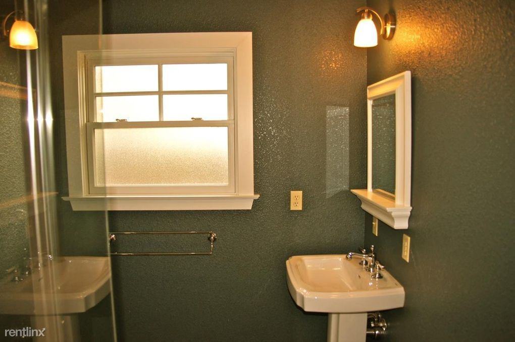 471 Jefferson St - Photo 3 of 6