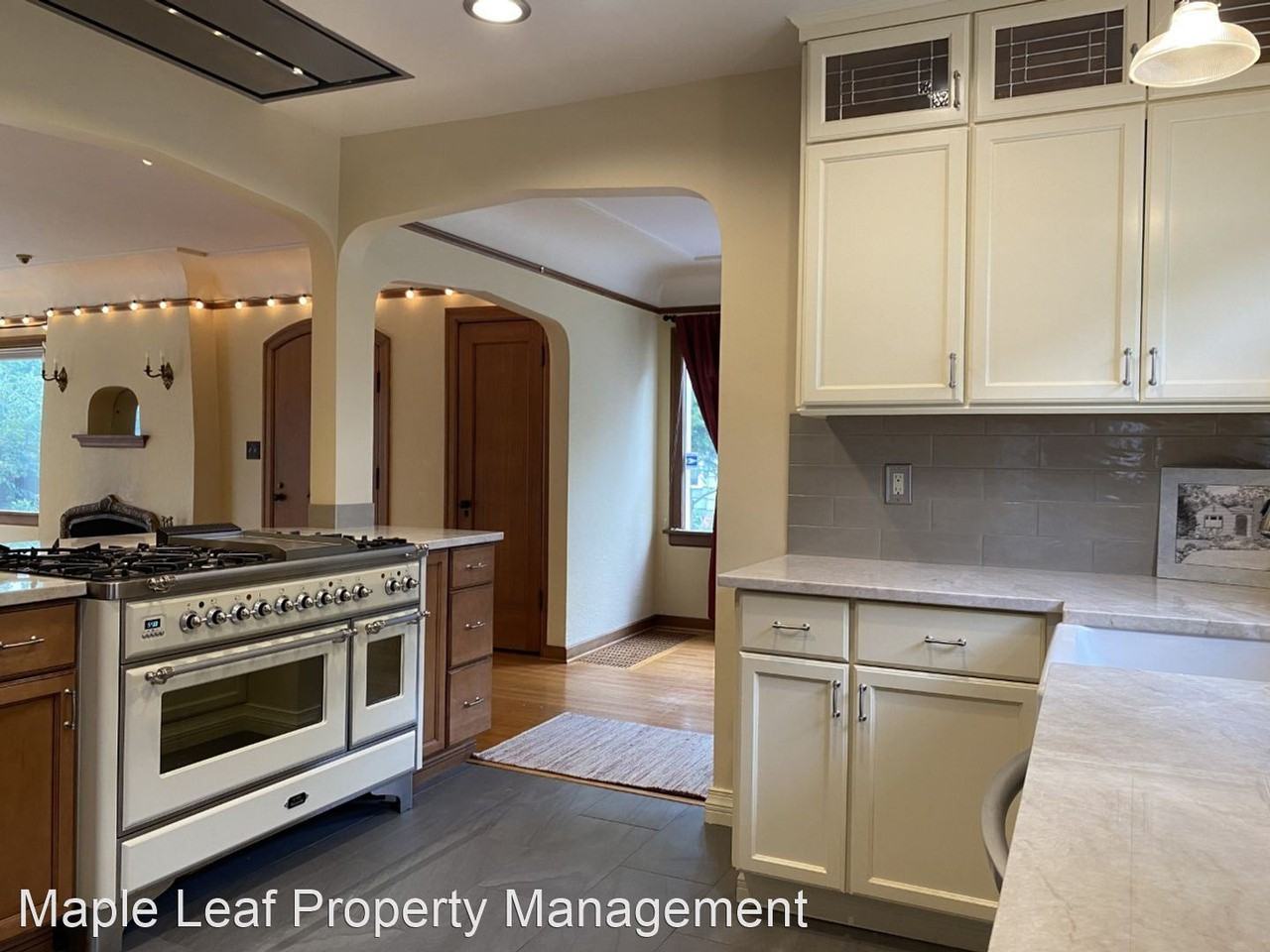 821 Ne 91st St - Photo 3 of 33