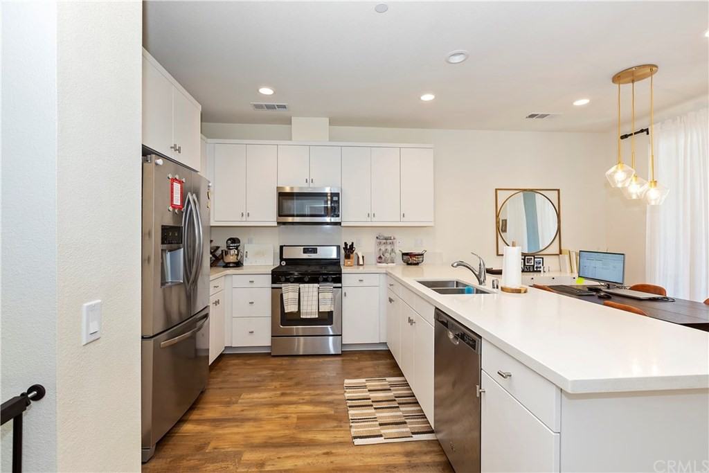 868 Seville Ln - Photo 2 of 18