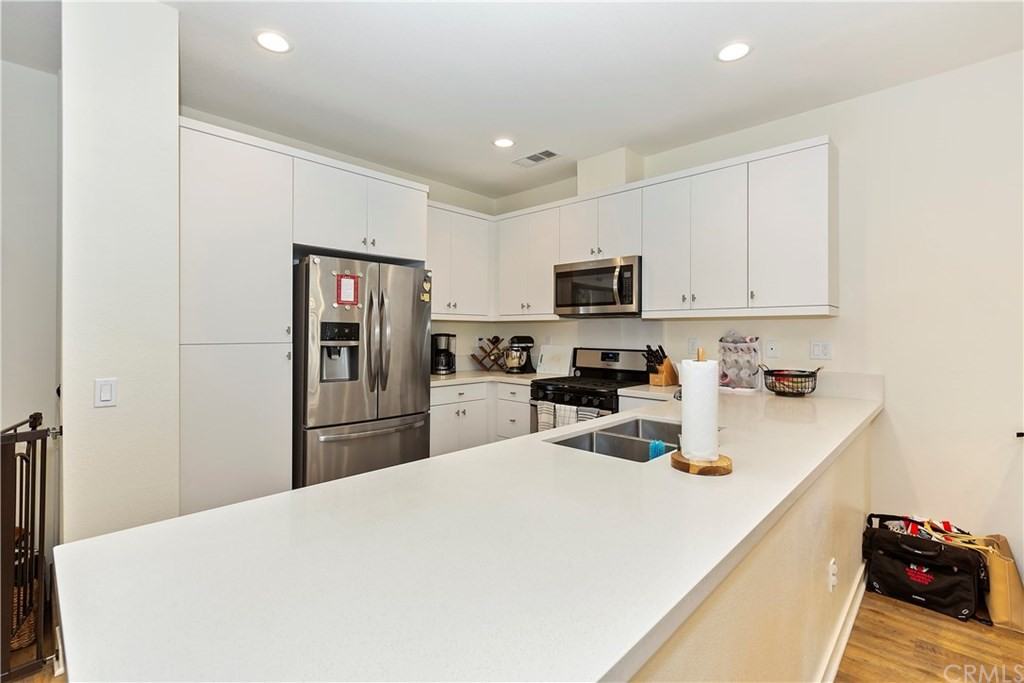 868 Seville Ln - Photo 3 of 18