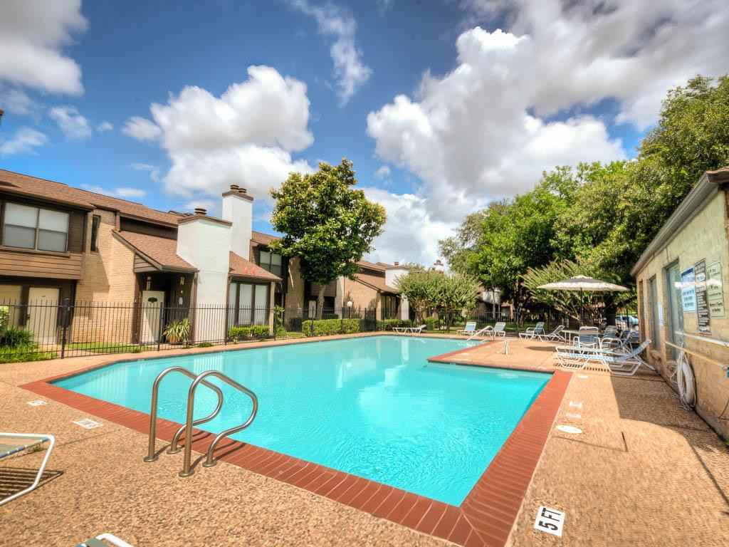 2726 W Blvd, West University Place, TX 77025 2 Bedroom