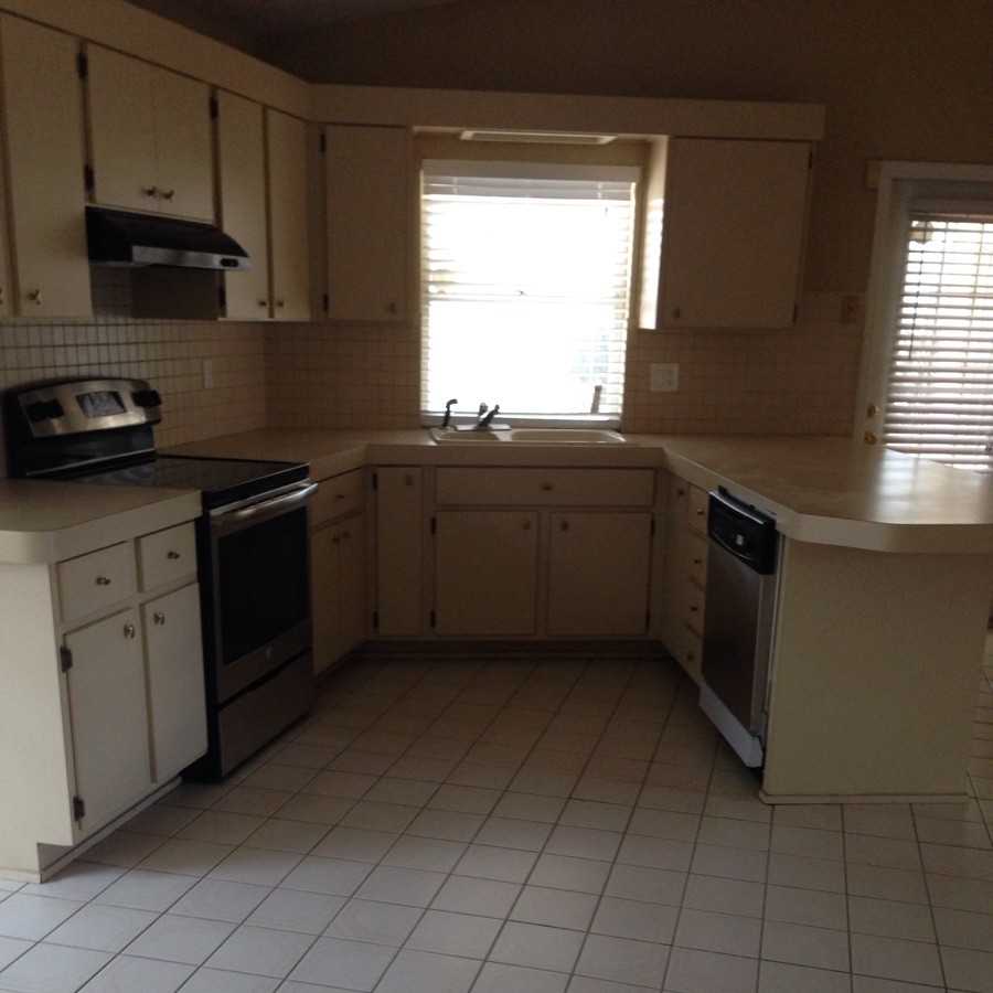 1229 Lansing Dr - Photo 3 of 15